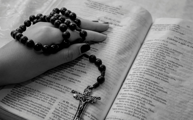 María no funda sectas: confirma la Iglesia, no la sustituye